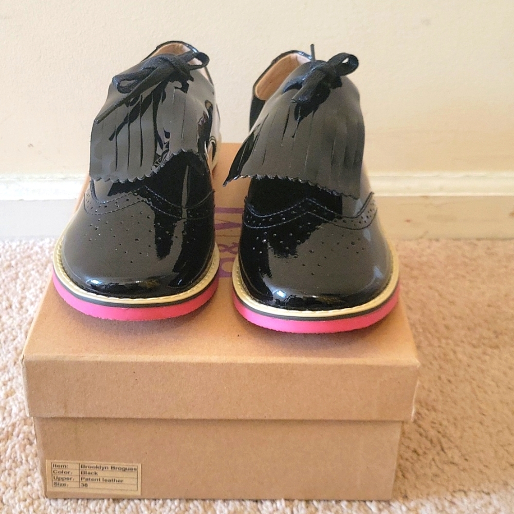 Brand new black patent leather school/casual shoes for girls size 6 (38 EU)